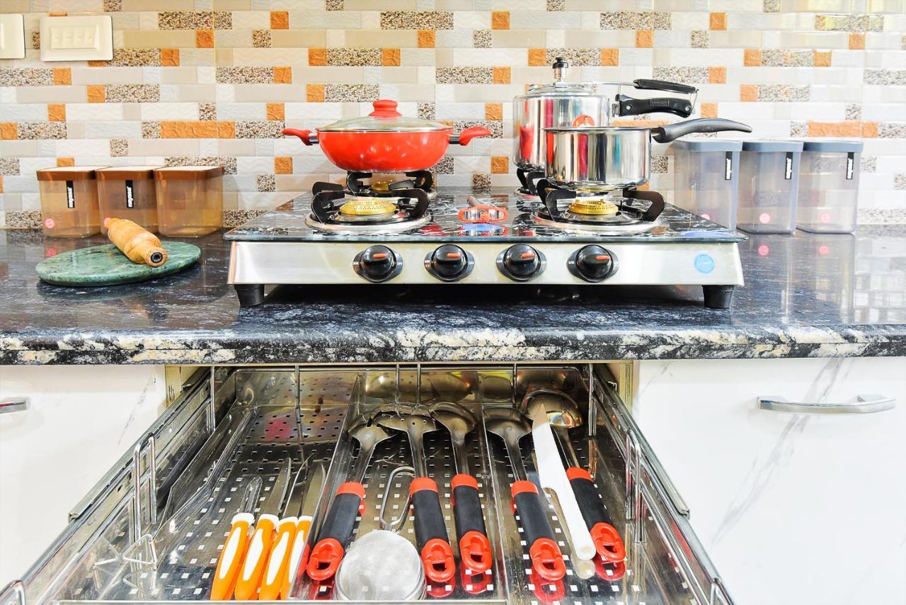 Bedchambers Medicity Serviced Apartments In Гургаон Экстерьер фото