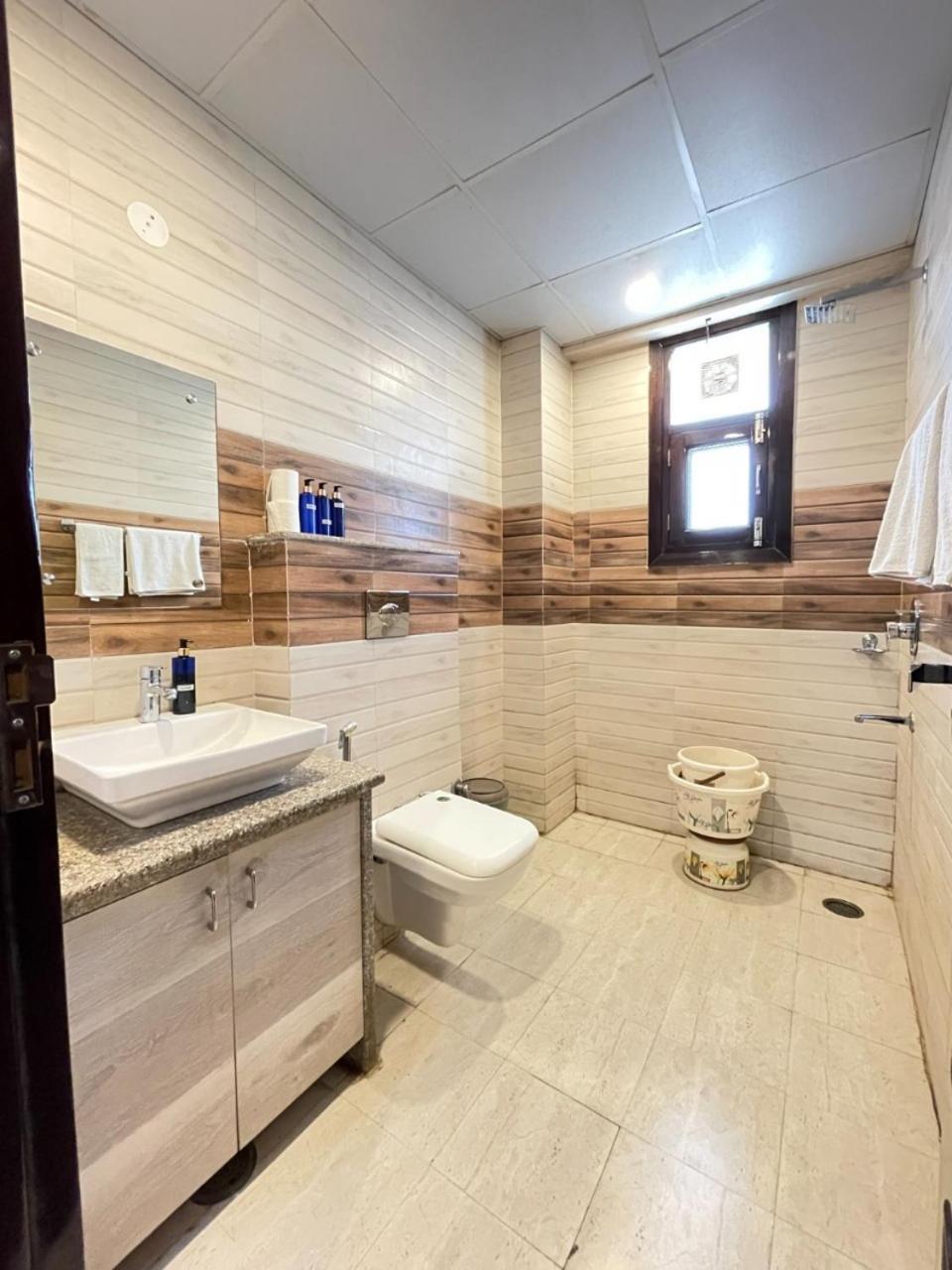 Bedchambers Medicity Serviced Apartments In Гургаон Экстерьер фото