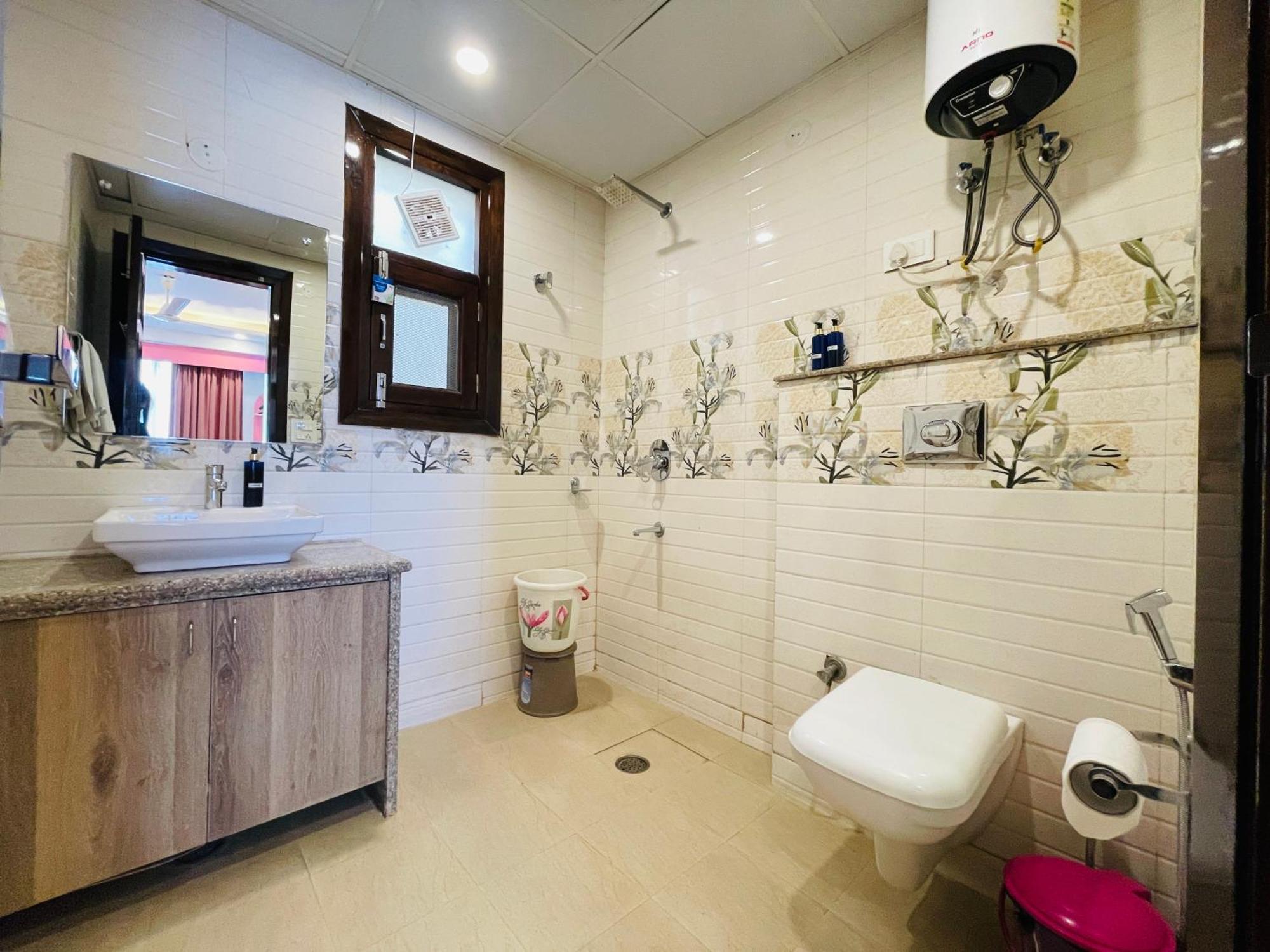Bedchambers Medicity Serviced Apartments In Гургаон Экстерьер фото